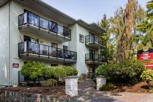 788-790 Dominion Rd in Victoria, BC - Building Photo