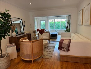 639 Bird Rd in Coral Gables, FL - Building Photo - Building Photo