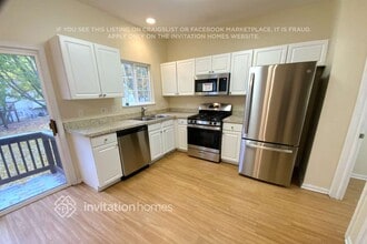 203 Monarch Dr in Streamwood, IL - Foto de edificio - Building Photo