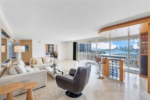 3 Grove Isle Dr in Miami, FL - Building Photo