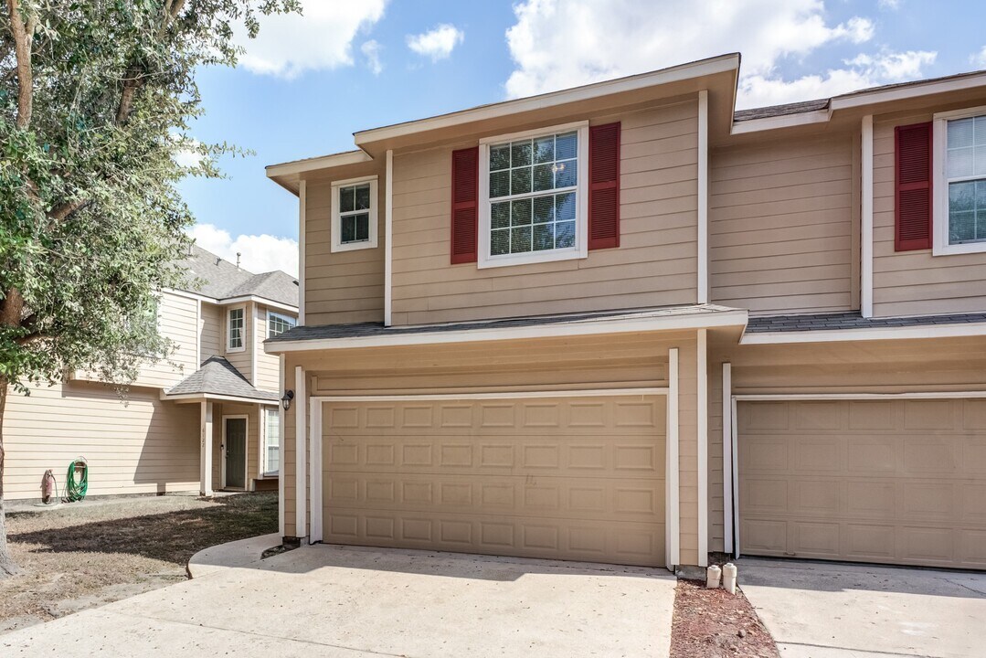 6118 Yorkglen Manor Ln in Houston, TX - Building Photo