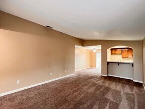 5913 Genoa Dr in Bakersfield, CA - Building Photo - Building Photo