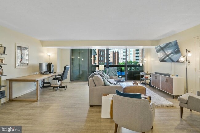 property at 3800 Fairfax Dr