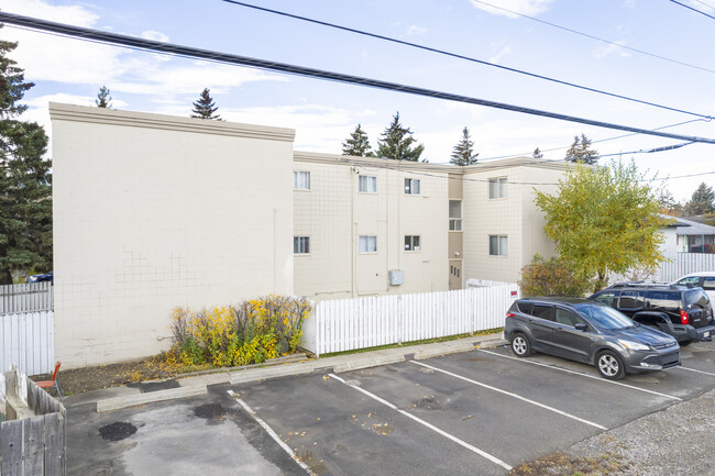 4014 8 Av SW in Calgary, AB - Building Photo - Building Photo