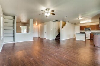 207 Silver Spur Dr in Waxahachie, TX - Foto de edificio - Building Photo