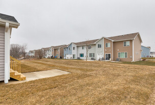 501 Wright Rd in Norwalk, IA - Foto de edificio - Building Photo