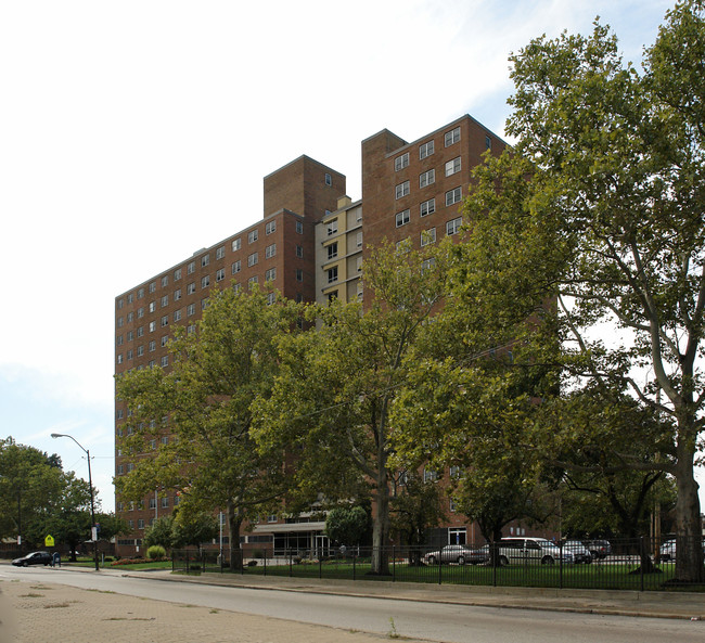 Cedar Extension Hi-Rise in Cleveland, OH - Building Photo - Building Photo