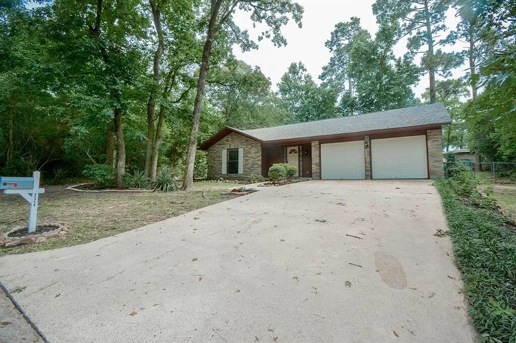 224 Olive St in Huntsville, TX - Building Photo