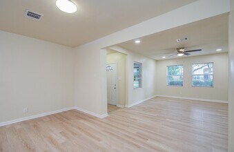 6510 Cherrydale Dr in Houston, TX - Building Photo - Building Photo