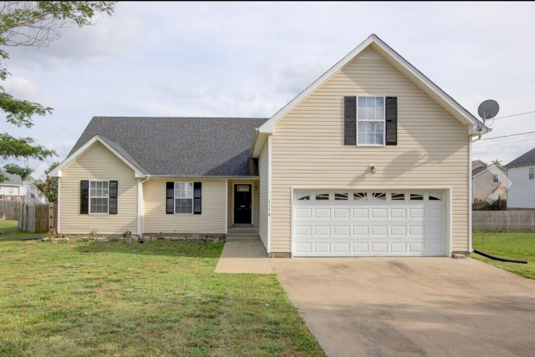 1356 Meredith Way in Clarksville, TN - Building Photo