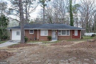 2058 River Rd in Ellenwood, GA - Building Photo