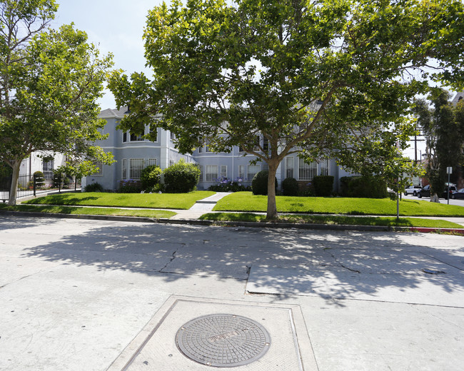 870 S Gramercy Pl in Los Angeles, CA - Foto de edificio - Building Photo