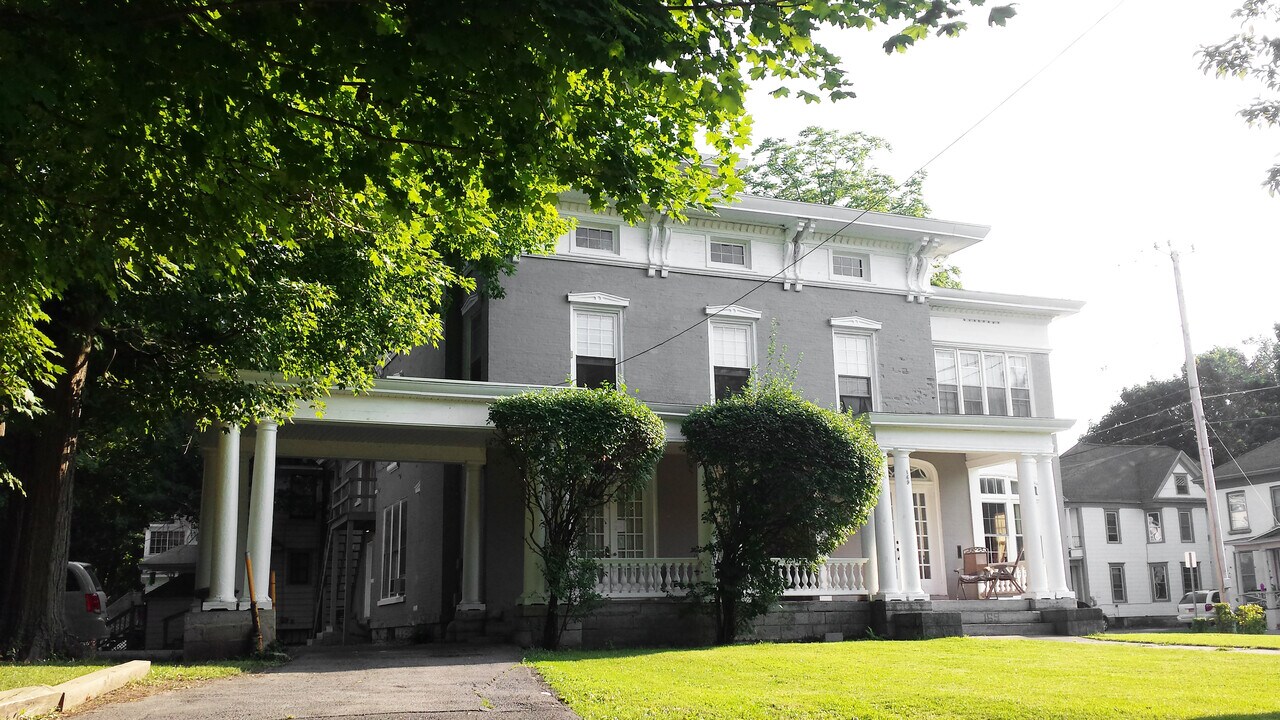 169 Paddock St, Unit Apt 4 in Watertown, NY - Building Photo