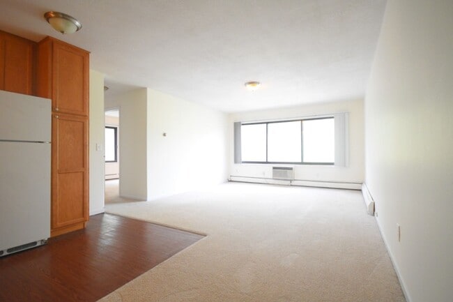 2211 Colfax Ave S in Minneapolis, MN - Foto de edificio - Building Photo