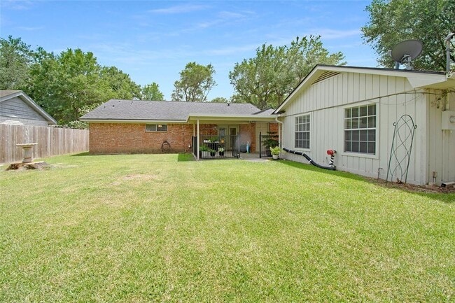 1109 Frances Dr in Rosenberg, TX - Building Photo - Building Photo