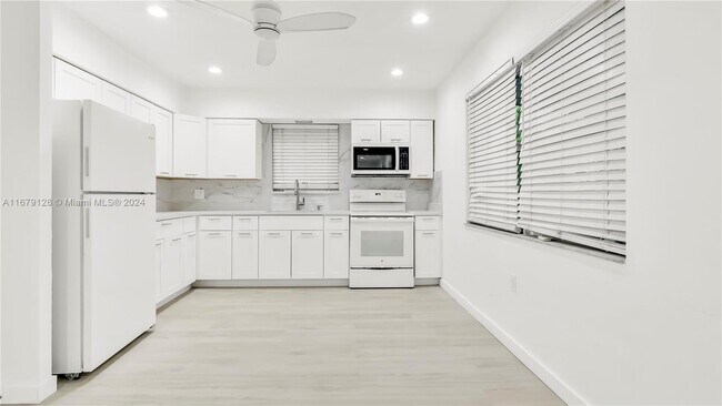 1956 Madison St-Unit -1 in Hollywood, FL - Building Photo - Building Photo