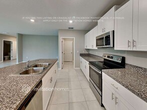 7123 Amelia Cove Ct in Sun City Center, FL - Foto de edificio - Building Photo