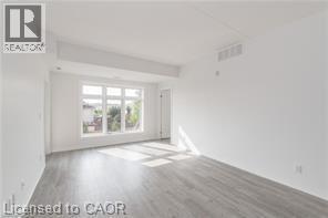 195 Commonwealth St in Kitchener, ON - Building Photo - Building Photo