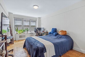 141 E 55th St in New York, NY - Building Photo - Building Photo