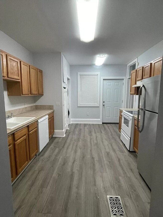 643 E Henry St in Savannah, GA - Building Photo - Building Photo