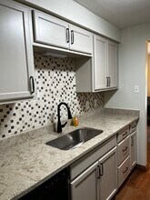 319 Dolomite Ct in Latrobe, PA - Foto de edificio - Building Photo