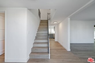 15974 Tobin Way in Los Angeles, CA - Building Photo - Building Photo