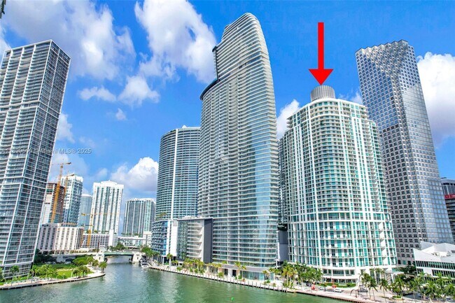 300 S Biscayne Blvd in Miami, FL - Building Photo - Building Photo