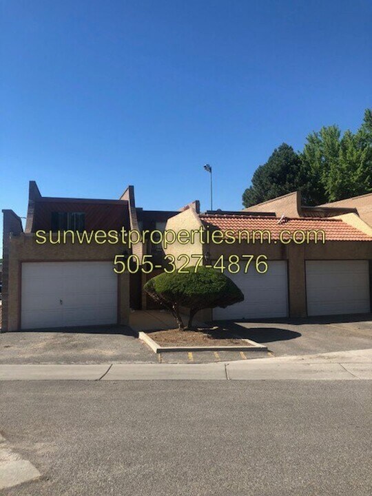 1046 E Navajo St in Farmington, NM - Building Photo