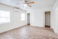 2426 24th St in Lubbock, TX - Building Photo - Building Photo