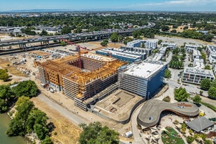 Pierside Apartments in West Sacramento, CA - Building Photo