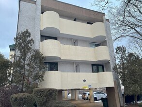 295 W Wyoming Ave, Unit 2 in Stoneham, MA - Building Photo - Building Photo
