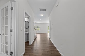 828 Knoll Cir in Greenville, NC - Building Photo - Building Photo
