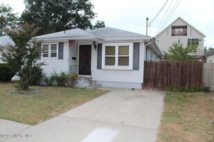 11 Center Ave in Keansburg, NJ - Building Photo