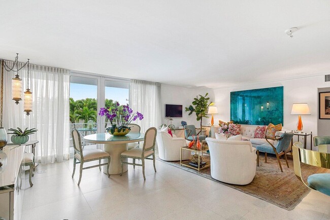 354 Chilean Ave in Palm Beach, FL - Foto de edificio - Building Photo