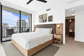 601 NE 1st Ave, Unit 2905 in Miami, FL - Foto de edificio - Building Photo