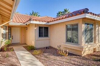 2302 Fairbourne Way in Henderson, NV - Building Photo - Building Photo