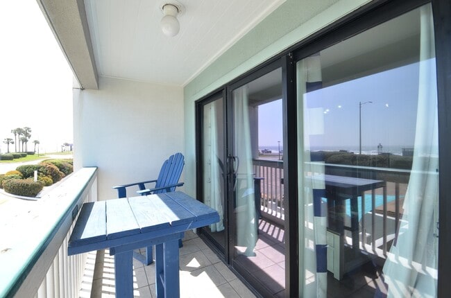 6102 Seawall Blvd in Galveston, TX - Building Photo - Building Photo