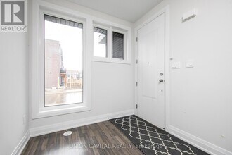 59 Creekbank Rd in Toronto, ON - Building Photo - Building Photo