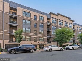 2324 Wind Charm St, Unit 103 in Herndon, VA - Building Photo