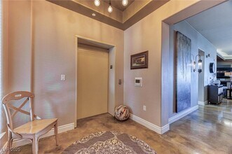 9216 Tesoras Dr, Unit 202 in Las Vegas, NV - Building Photo - Building Photo