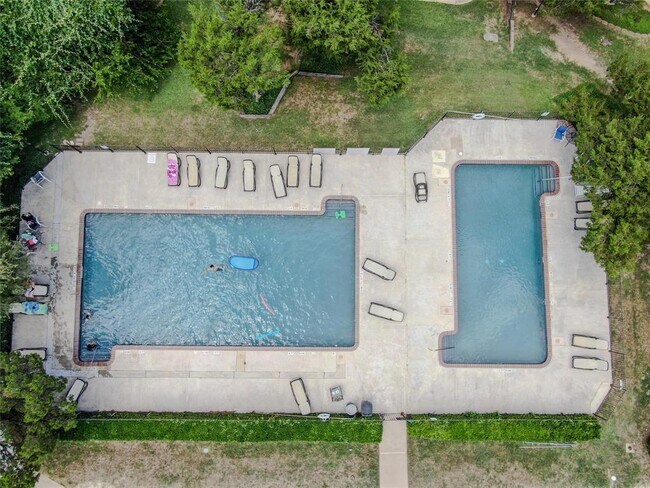 2450 Wickersham Ln in Austin, TX - Building Photo - Building Photo