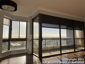 7887 Broadway in San Antonio, TX - Building Photo - Building Photo