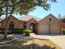 4512 Creekside Dr in Haltom City, TX - Building Photo