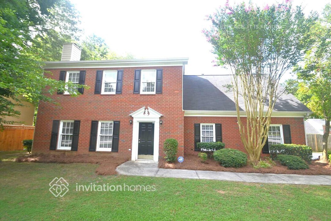 2880 Park Chase Dr in Snellville, GA - Building Photo