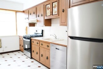 133 Oak St in Weehawken, NJ - Building Photo - Building Photo