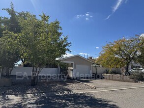 4830 Aquamarine Dr NE in Rio Rancho, NM - Building Photo - Building Photo