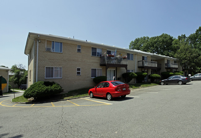 Redstone Gardens in Parsippany, NJ - Foto de edificio - Building Photo