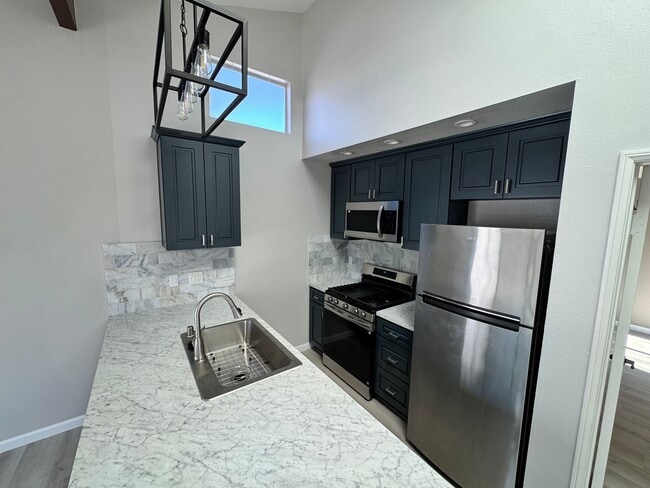 2302 Elden Ave in Costa Mesa, CA - Building Photo - Building Photo