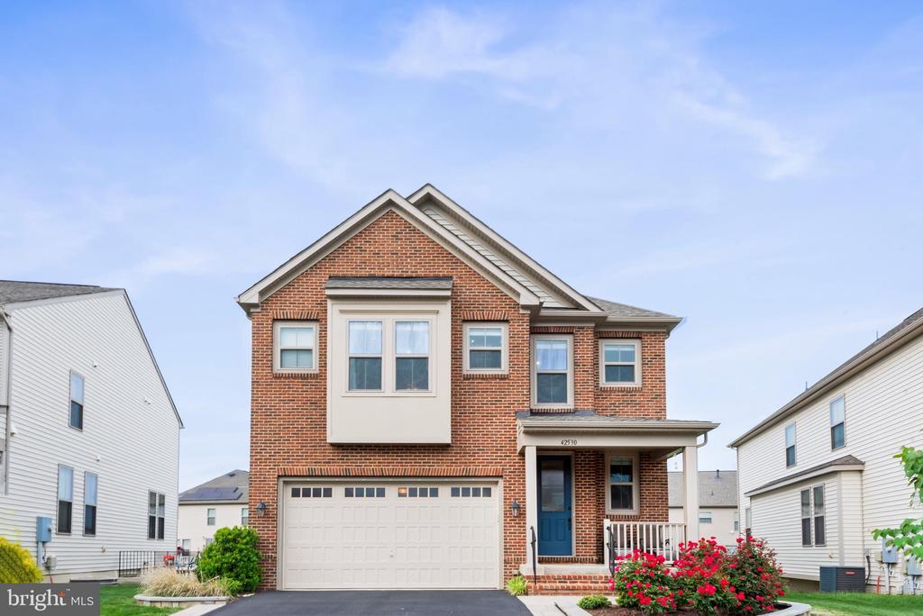 42530 Oxford Forest Cir in Chantilly, VA - Building Photo