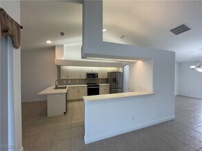 609 SW 43rd Ln in Cape Coral, FL - Building Photo - Building Photo